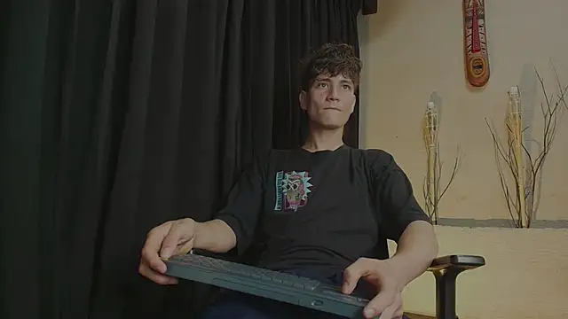 Snapshot of ZackMaye chatting on 10/04/25, 03:26 ZackMaye online show from 10/04/25, 03:26