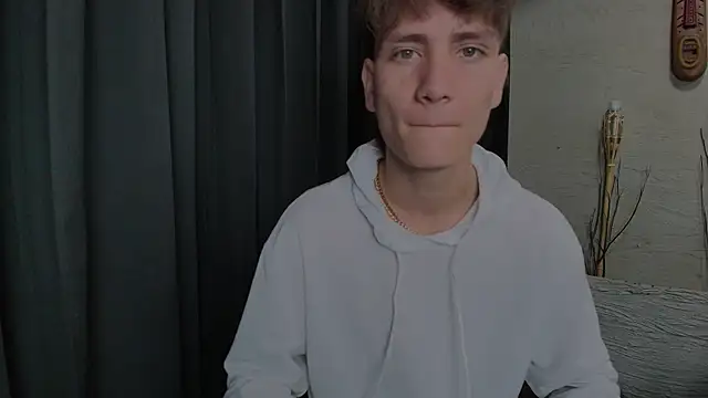 Snapshot of ZackMaye chatting on 10/08/25, 03:26 ZackMaye online show from 10/08/25, 03:26