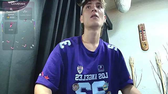 Snapshot of ZackMaye chatting on 10/13/25, 03:17 ZackMaye online show from 10/13/25, 03:17