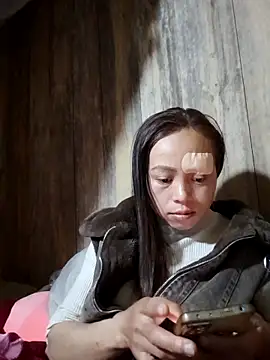 Tuyet xx online show from 12/18/25, 02:28