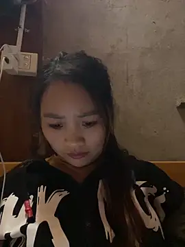 Snapshot of Liu30 chatting on 12/18/25, 12:11 Liu30 online show from 12/18/25, 12:11