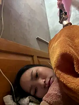 Snapshot of Liu30 chatting on 12/20/25, 10:06 Liu30 online show from 12/20/25, 10:06