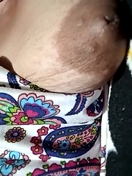 Hotmommax online show from 12/05/25, 07:21