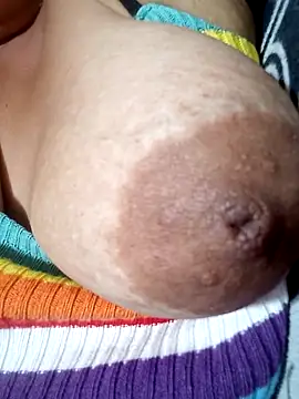 Hotmommax online show from 04/22/26, 12:50