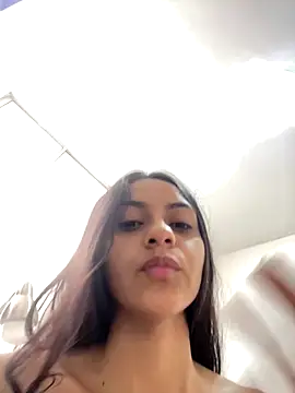 Snapshot of miluwatson chatting on 10/18/25, 07:36 miluwatson online show from 10/18/25, 07:36