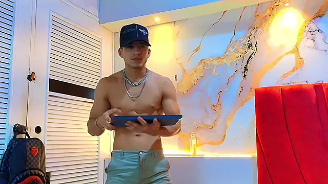 Snapshot of daniscot chatting on 10/06/25, 03:48 daniscot online show from 10/06/25, 03:48