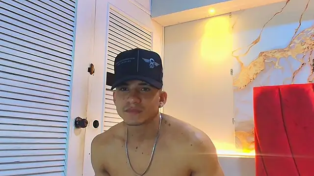 Snapshot of daniscot chatting on 10/14/25, 03:51 daniscot online show from 10/14/25, 03:51