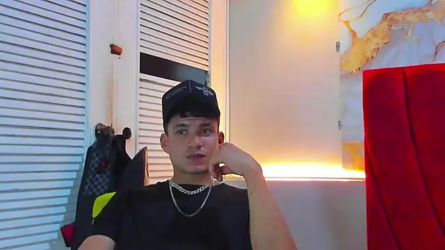 Snapshot of daniscot chatting on 10/29/25, 03:53 daniscot online show from 10/29/25, 03:53