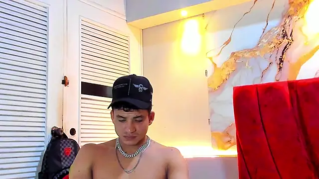 Snapshot of daniscot chatting on 11/17/25, 03:45 daniscot online show from 11/17/25, 03:45