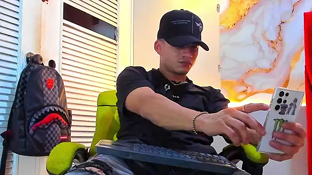 Snapshot of daniscot chatting on 11/29/25, 08:12 daniscot online show from 11/29/25, 08:12