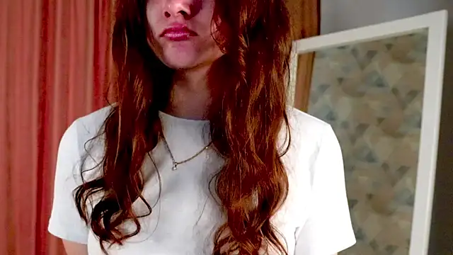 Snapshot of LewisThrone chatting on 10/01/25, 04:07 LewisThrone online show from 10/01/25, 04:07