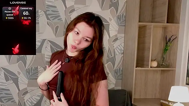 Snapshot of LewisThrone chatting on 11/02/25, 01:08 LewisThrone online show from 11/02/25, 01:08