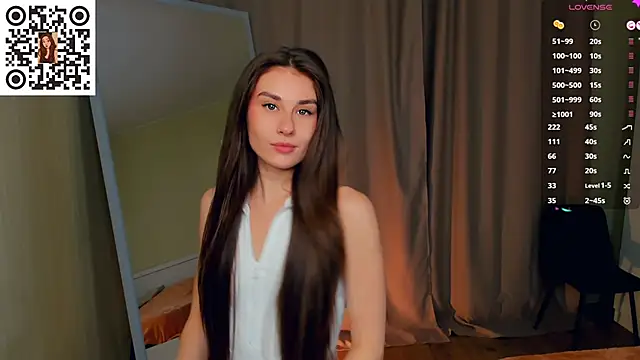 Snapshot of MinaRuzzo chatting on 11/09/25, 04:44 MinaRuzzo online show from 11/09/25, 04:44