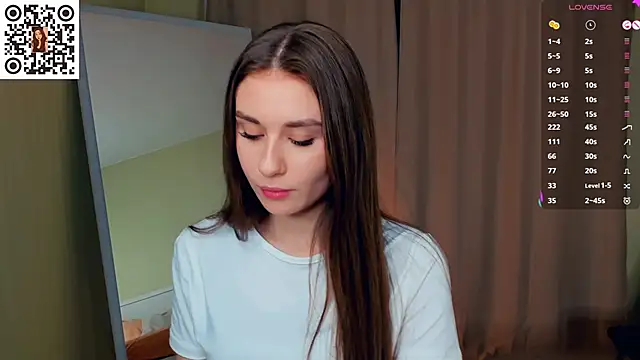 Snapshot of MinaRuzzo chatting on 11/14/25, 05:17 MinaRuzzo online show from 11/14/25, 05:17