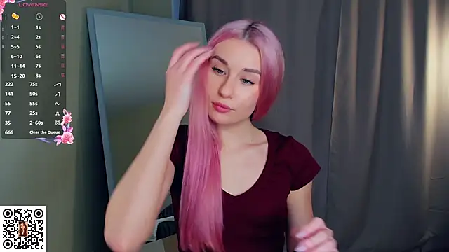 Snapshot of MinaRuzzo chatting on 12/15/25, 06:17 MinaRuzzo online show from 12/15/25, 06:17