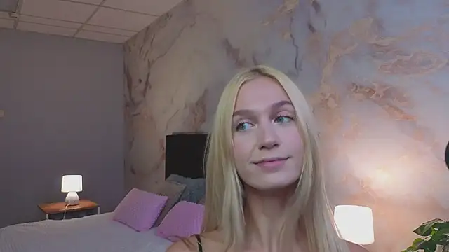 Snapshot of SerenaCrystall chatting on 06/02/26, 10:17 SerenaCrystall online show from 06/02/26, 10:17