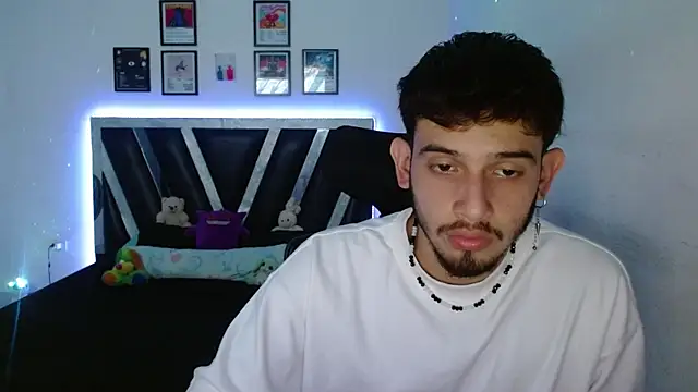 Sebasxxl12 online show from 12/18/25, 05:57