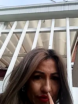 chloe  Jones  online show from 11/10/25, 12:15