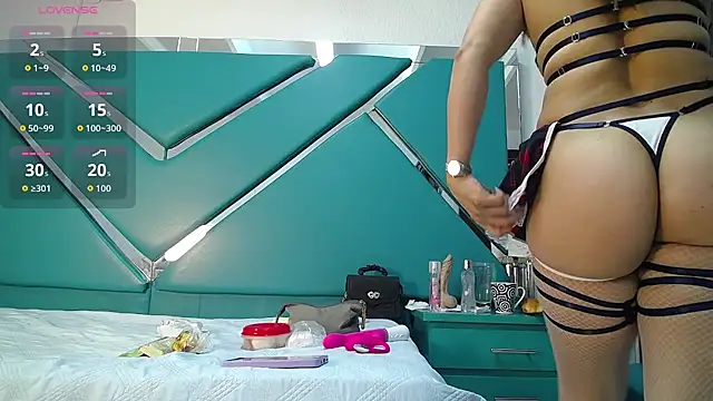 chloe  Jones  online show from 04/07/26, 12:49