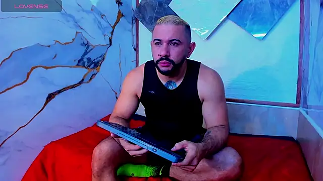 Snapshot of isaac_franko chatting on 10/12/25, 09:47 isaac franko online show from 10/12/25, 09:47