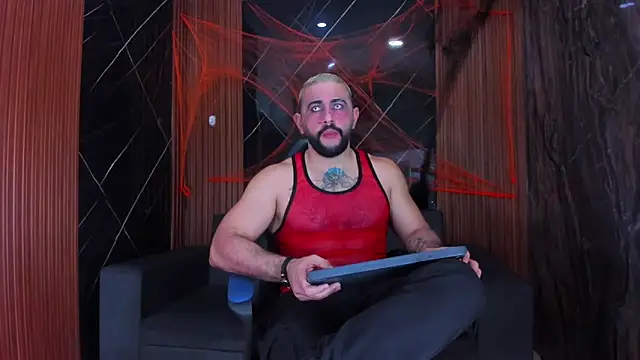 Snapshot of isaac_franko chatting on 10/31/25, 08:32 isaac franko online show from 10/31/25, 08:32