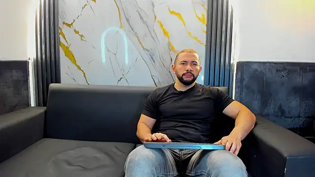 Snapshot of isaac_franko chatting on 11/17/25, 09:20 isaac franko online show from 11/17/25, 09:20