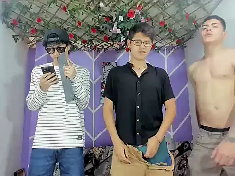 Snapshot of nexusboyhot chatting on 10/06/25, 07:33 nexusboyhot online show from 10/06/25, 07:33