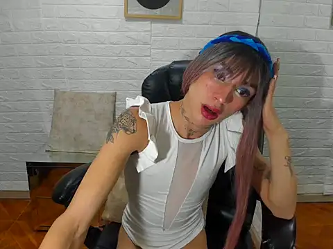 Mila Leon online show from 11/03/25, 01:40