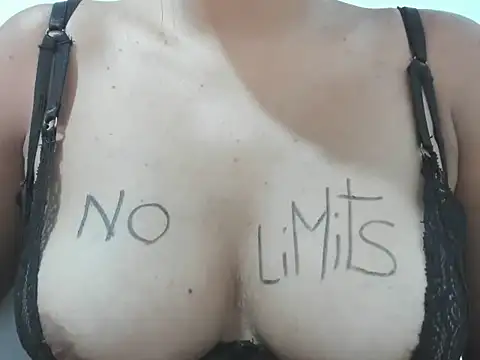 Valentinahot7 online show from 12/16/25, 04:01