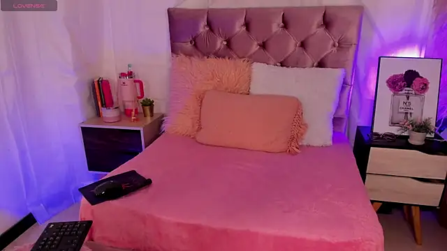 Snapshot of julianaarboleda chatting on 02/12/25, 12:33 julianaarboleda online show from 02/12/25, 12:33