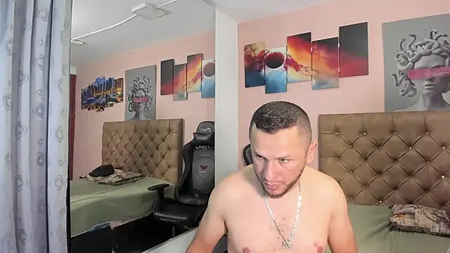 Snapshot of scarlett_vex chatting on 10/28/25, 12:36 scarlett vex online show from 10/28/25, 12:36