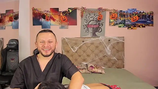 Snapshot of scarlett_vex chatting on 10/31/25, 10:22 scarlett vex online show from 10/31/25, 10:22