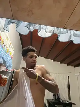 Valentino-elTuyo online show from 02/22/26, 03:40