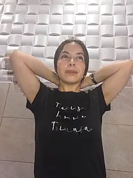 EmmaValencia  online show from 10/22/25, 08:30