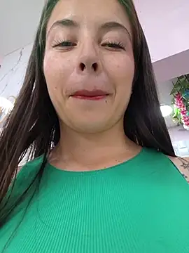 Snapshot of EmmaValencia_ chatting on 04/24/26, 07:16 EmmaValencia online show from 04/24/26, 07:16