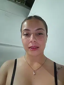 Snapshot of EmmaValencia_ chatting on 05/09/26, 09:14 EmmaValencia online show from 05/09/26, 09:14