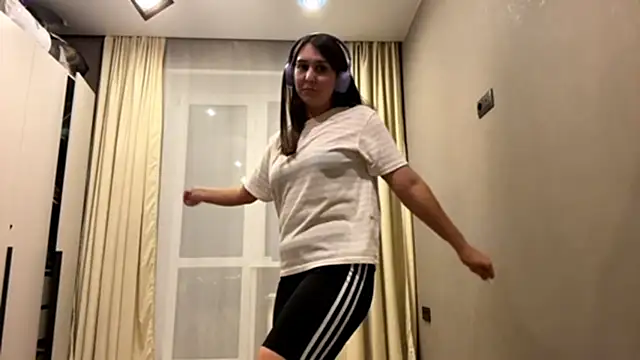 Snapshot of RoseRossi chatting on 09/29/25, 10:53 RoseRossi online show from 09/29/25, 10:53