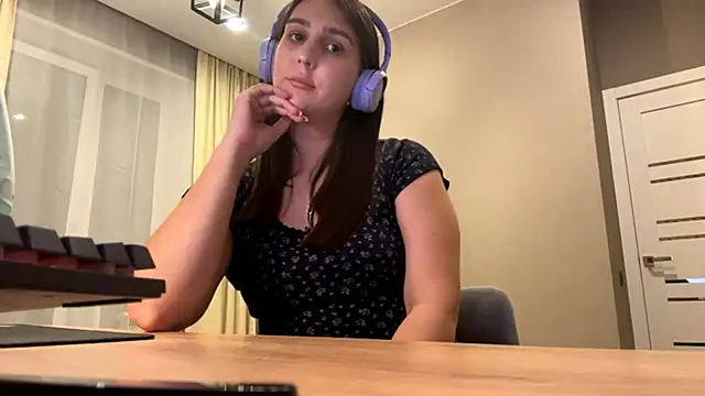 Snapshot of RoseRossi chatting on 09/30/25, 10:09 RoseRossi online show from 09/30/25, 10:09