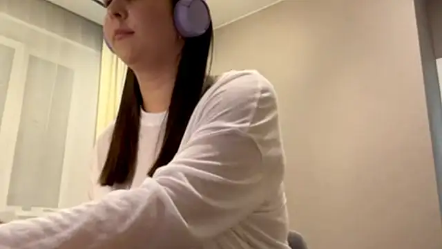 Snapshot of RoseRossi chatting on 10/01/25, 11:05 RoseRossi online show from 10/01/25, 11:05