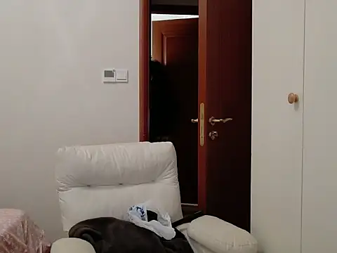 Snapshot of hangzi-0011 chatting on 11/01/25, 11:23 hangzi-0011 online show from 11/01/25, 11:23