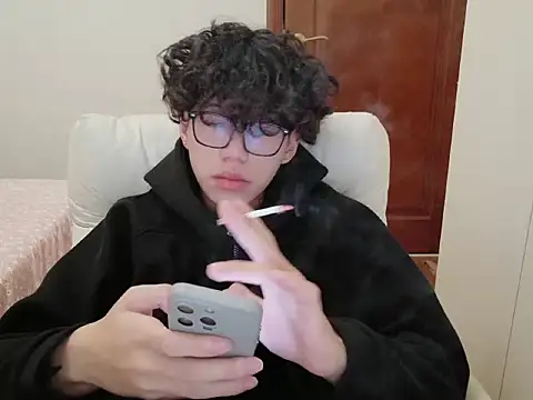 Snapshot of hangzi-0011 chatting on 11/03/25, 11:11 hangzi-0011 online show from 11/03/25, 11:11