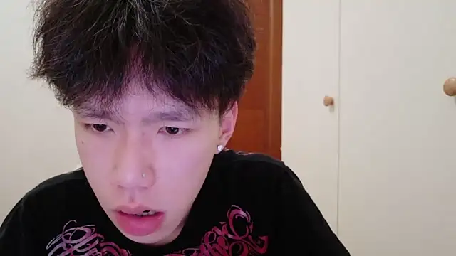 Snapshot of hangzi-0011 chatting on 11/05/25, 01:38 hangzi-0011 online show from 11/05/25, 01:38