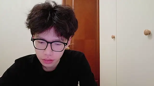 Snapshot of hangzi-0011 chatting on 11/07/25, 03:28 hangzi-0011 online show from 11/07/25, 03:28