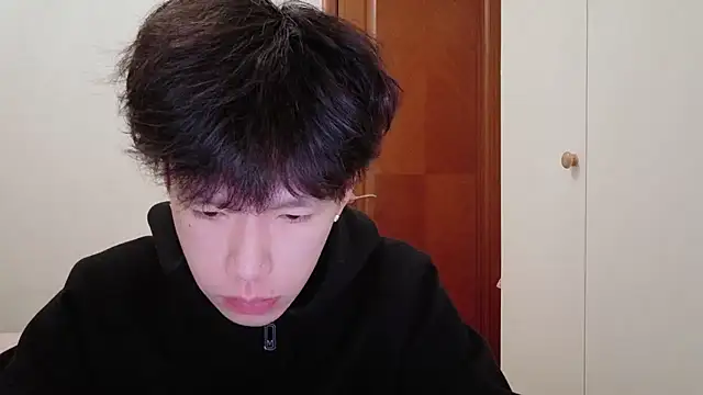 Snapshot of hangzi-0011 chatting on 11/18/25, 10:41 hangzi-0011 online show from 11/18/25, 10:41