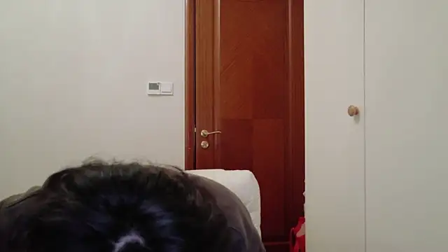 Snapshot of hangzi-0011 chatting on 11/27/25, 11:56 hangzi-0011 online show from 11/27/25, 11:56