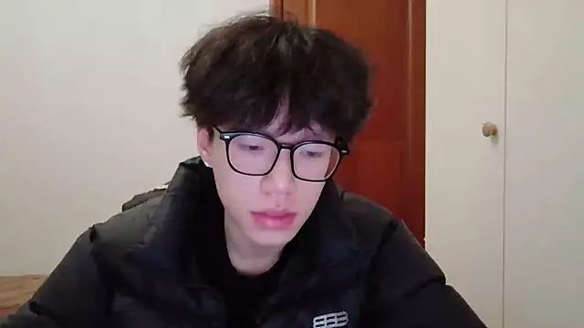 Snapshot of hangzi-0011 chatting on 11/29/25, 11:57 hangzi-0011 online show from 11/29/25, 11:57