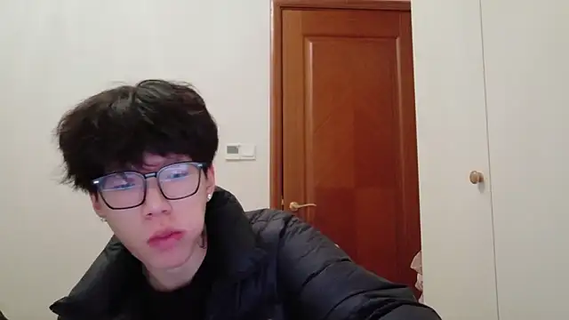 Snapshot of hangzi-0011 chatting on 12/01/25, 01:27 hangzi-0011 online show from 12/01/25, 01:27