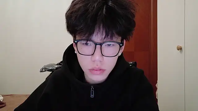 Snapshot of hangzi-0011 chatting on 12/04/25, 12:25 hangzi-0011 online show from 12/04/25, 12:25