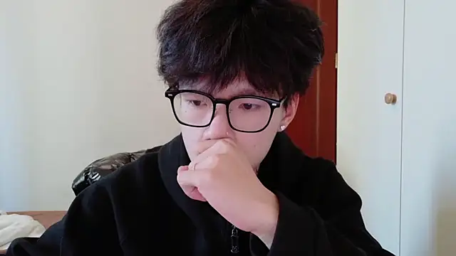 Snapshot of hangzi-0011 chatting on 12/05/25, 07:39 hangzi-0011 online show from 12/05/25, 07:39