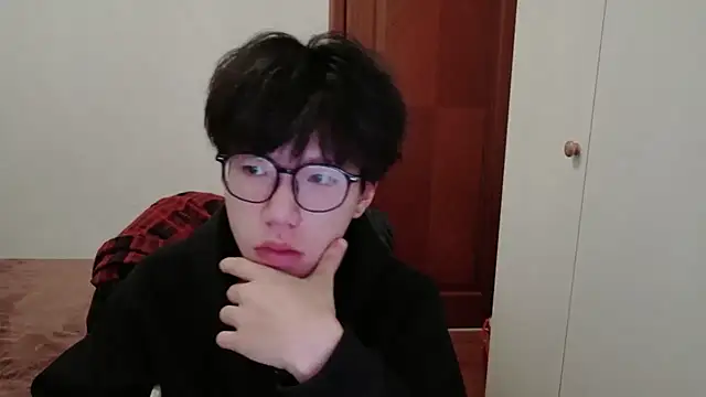 Snapshot of hangzi-0011 chatting on 12/17/25, 11:27 hangzi-0011 online show from 12/17/25, 11:27